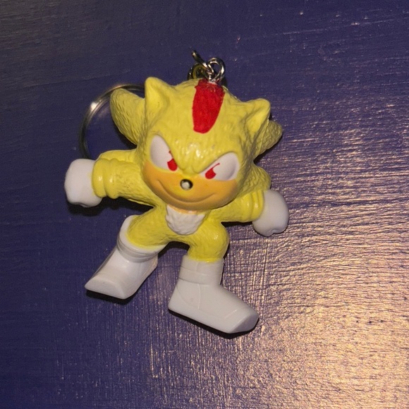 Yellow and White super shadow sonic the hedgehog Character Keychain - Picture 2 of 3